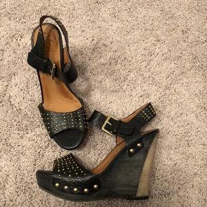 Black and gold Leather wedges